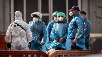 Passengers disembark the hantavirus-stricken cruise ship MV Hondius in Spain.