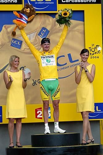 Floyd Landis (Phonak) happy to still be in yellow.