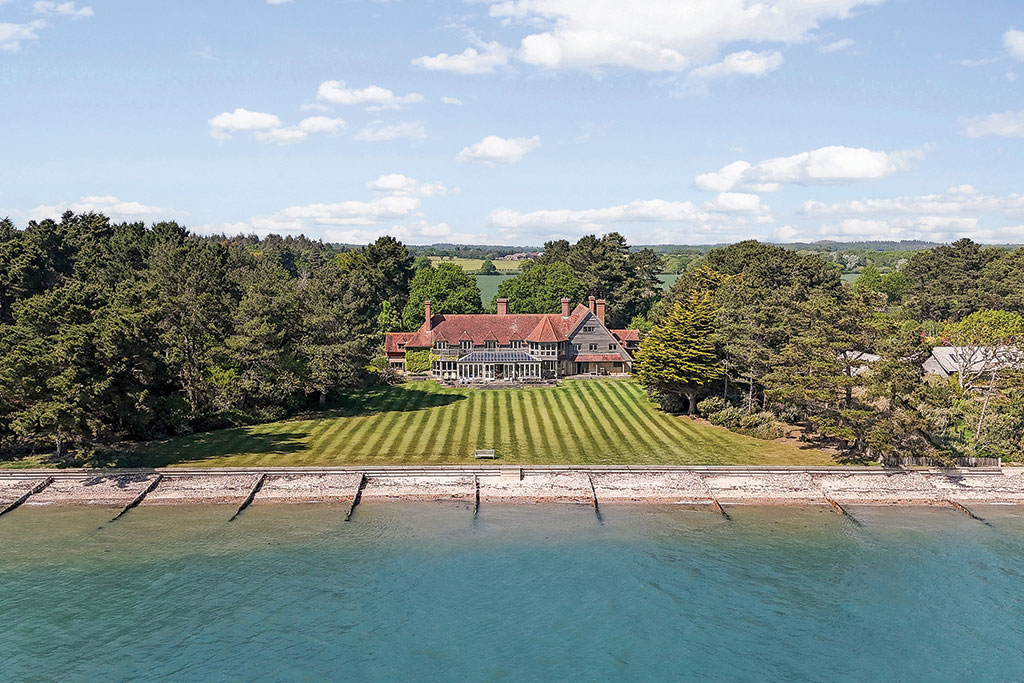 Property for sale: House on the Shore, Thorns Beach, Beaulieu, Hampshire. 