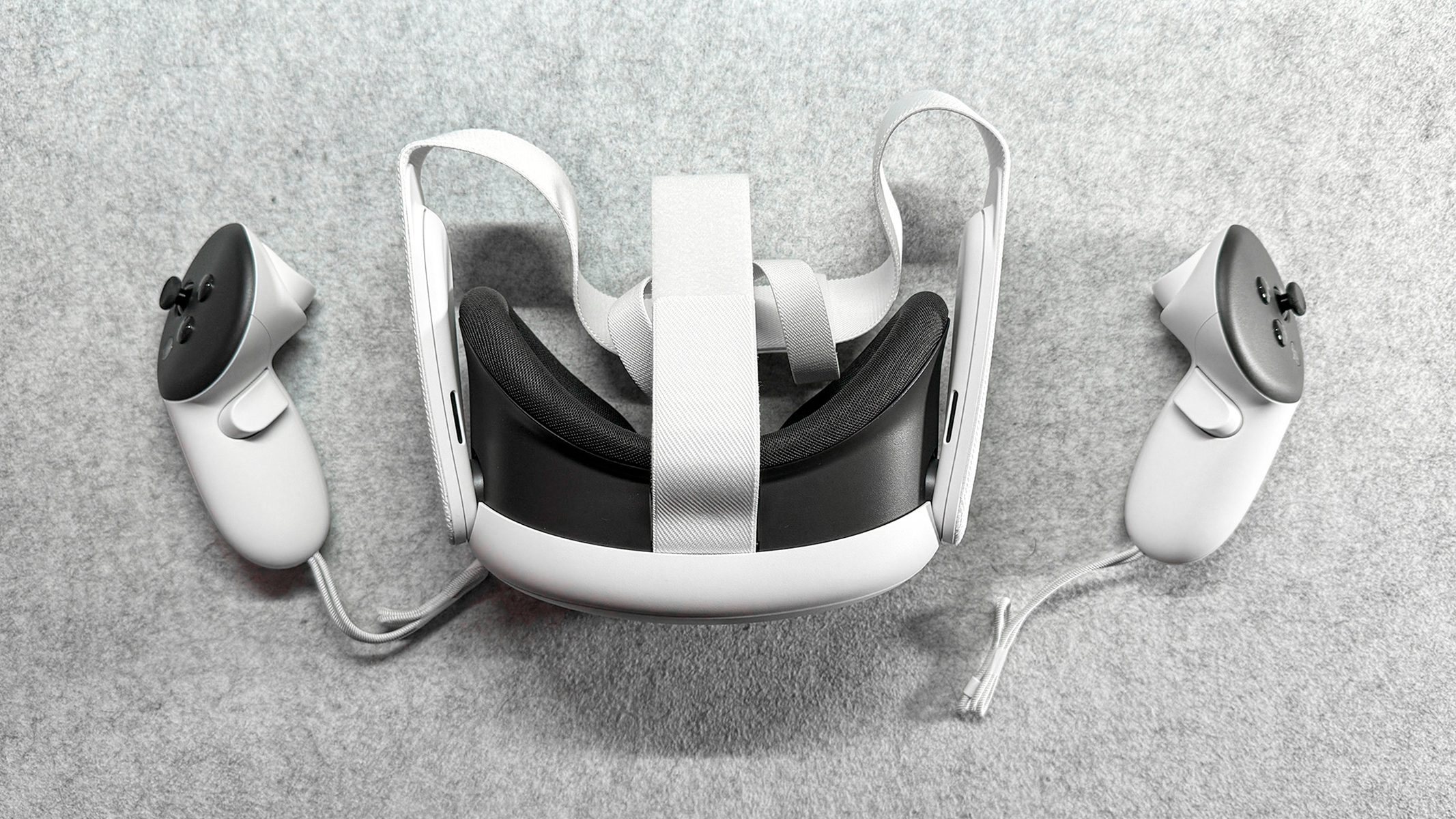 Meta Oculus Quest 1 64GB VR Gaming Headset With 2 Controllers - Used, Working (Slight Scratches)