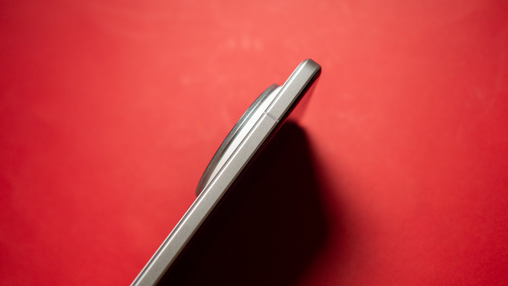 Xiaomi 15 Ultra side view