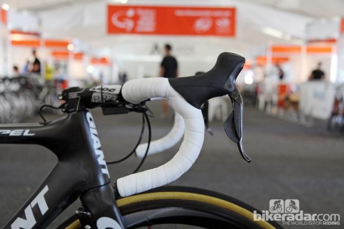 Deep drop, traditional-bend PRO Vibe 7s aluminum bars (with no sprint shift buttons) for Mark Renshaw (Blanco).