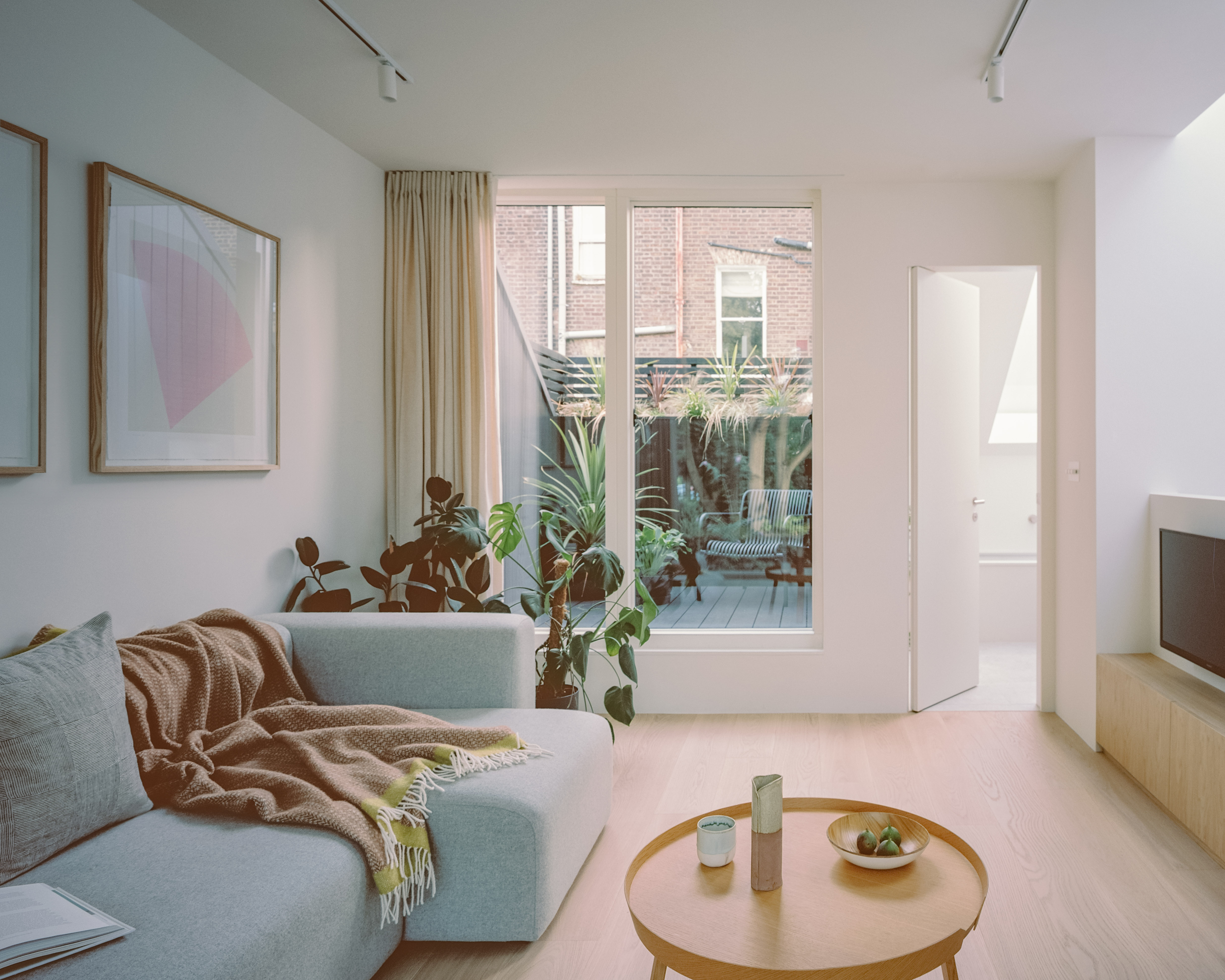 Another view of the first floor with its balcony