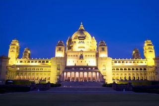 Landmark, Building, Architecture, Palace, Classical architecture, Château, City, Facade, Night, Spire,