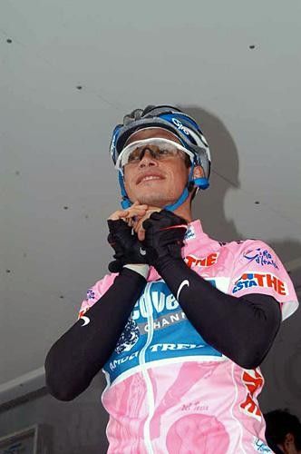 Paolo Savoldelli (Discovery Channel) is a happy maglia rosa