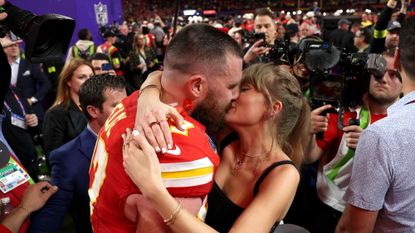 Taylor Swift and Travis Kelce kiss after Kansas City 