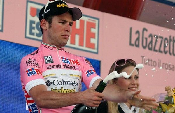 Mark Cavendish uncorks the bubbly for leading the Giro d'Italia after the second stage.