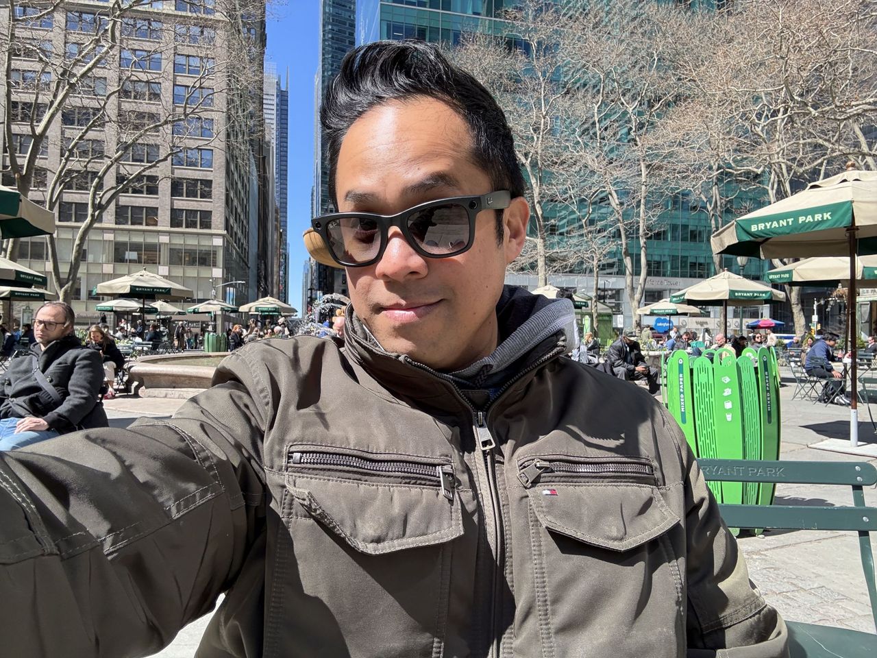 Apple iPhone 16e selfie sample.