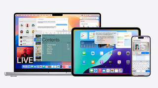 Un Mac, un iPad et un iPhone équipés du nouveau Siri