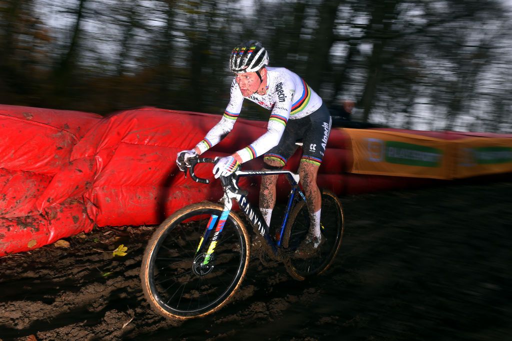 ANTWERPEN BELGIUM DECEMBER 13 Mathieu Van Der Poel of The Netherlands and Team AlpecinFenix during the 43rd Superprestige Cyclocross Gavere 2020 Men Elite Superprestige2021 SPGavere SuperprestigeCX on December 13 2020 in Antwerpen Belgium Photo by Luc ClaessenGetty Images