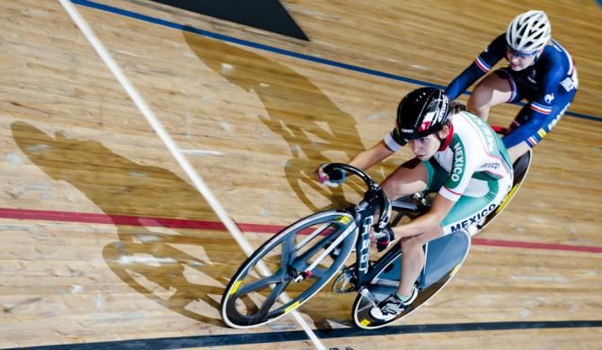 Navarro Arreola (Mexico)and Laurie Berthon (France) duke it out on the Women's Omnium Points Race - Berthon triumphs