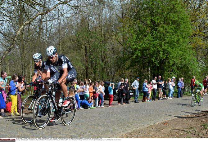 Niki Terpstra and Gert Steegmans (Omega Pharma-Quick Step) on the cobbles