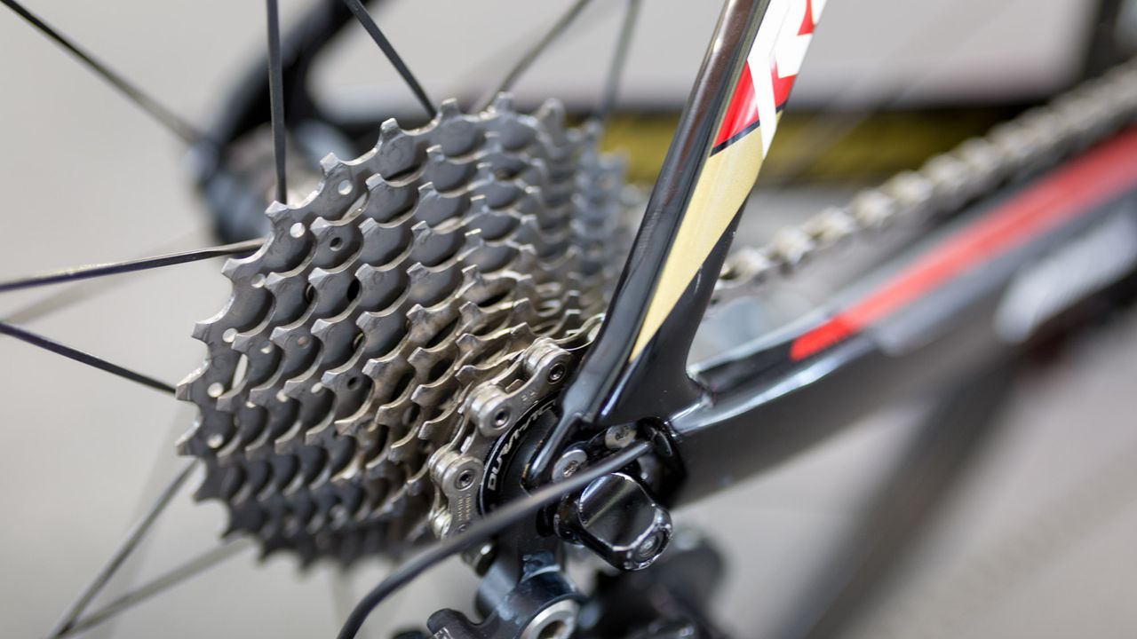 Arashiro runs an 11-28 cassette
