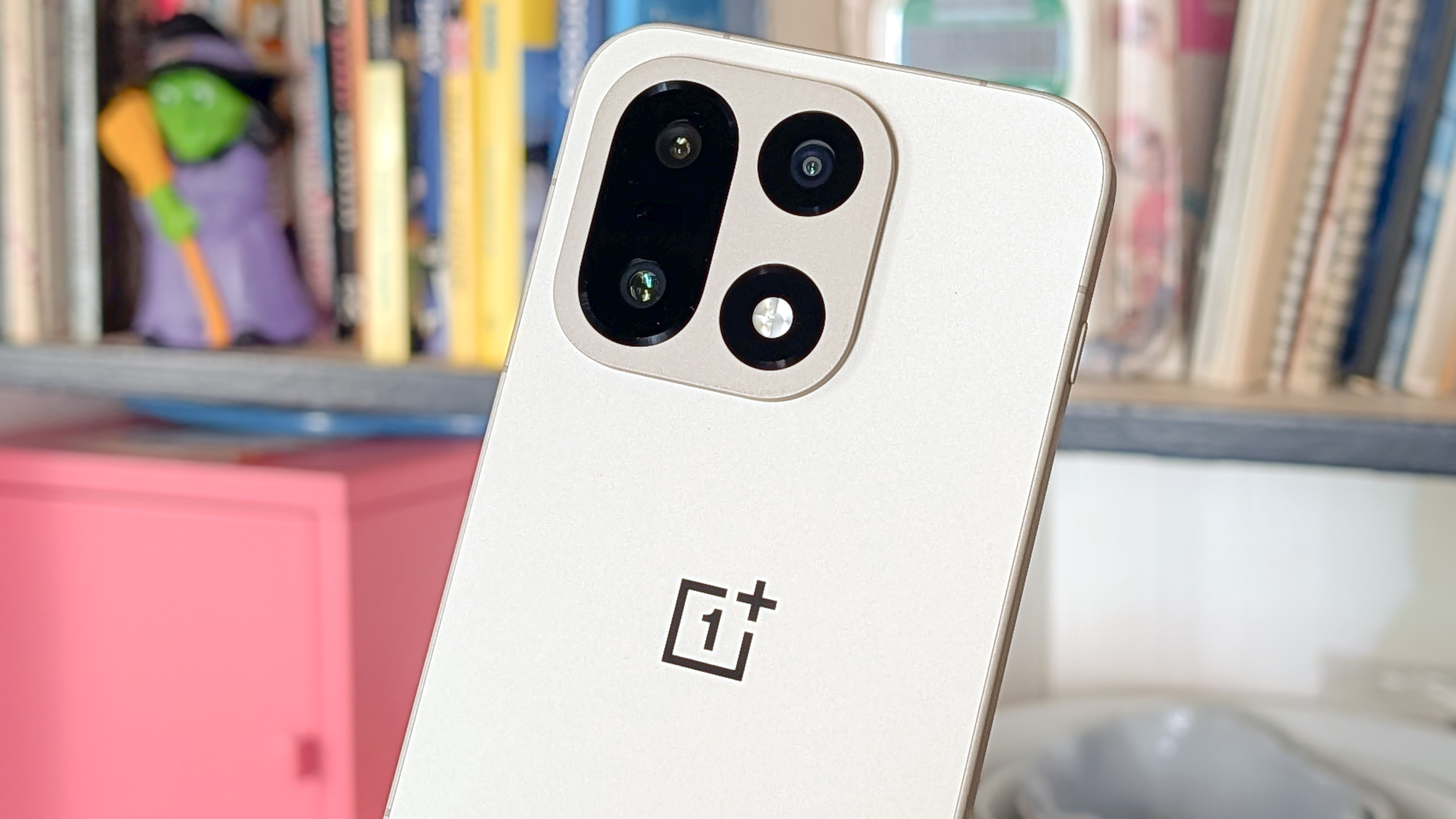 OnePlus 15 showing cameras.
