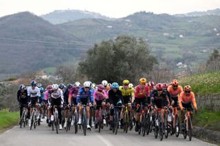 Tirreno-Adriatico stage 4 LIVE - One rider solo ahead of rapidly closing bunch
