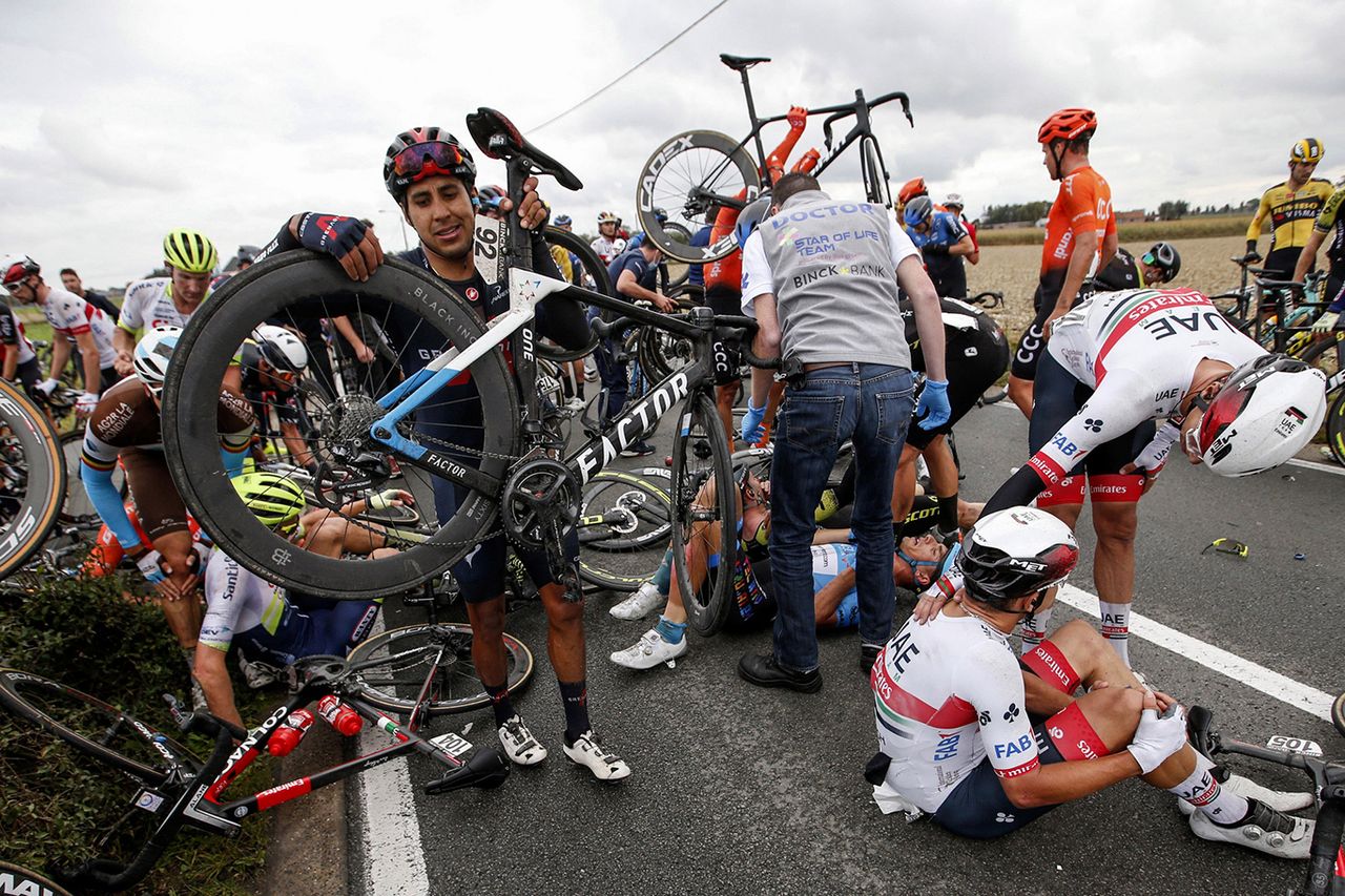 BinckBank Tour 2020 - 16th Edition - 1st stage Blankenberge - Ardooie 132,1 km - 29/09/2020 - Crash - Injury - Brandon Smith Rivera (COL - Ineos Grenadiers) - photo Dion Kerckhoffs/CV/BettiniPhoto&Acirc;&copy;2020