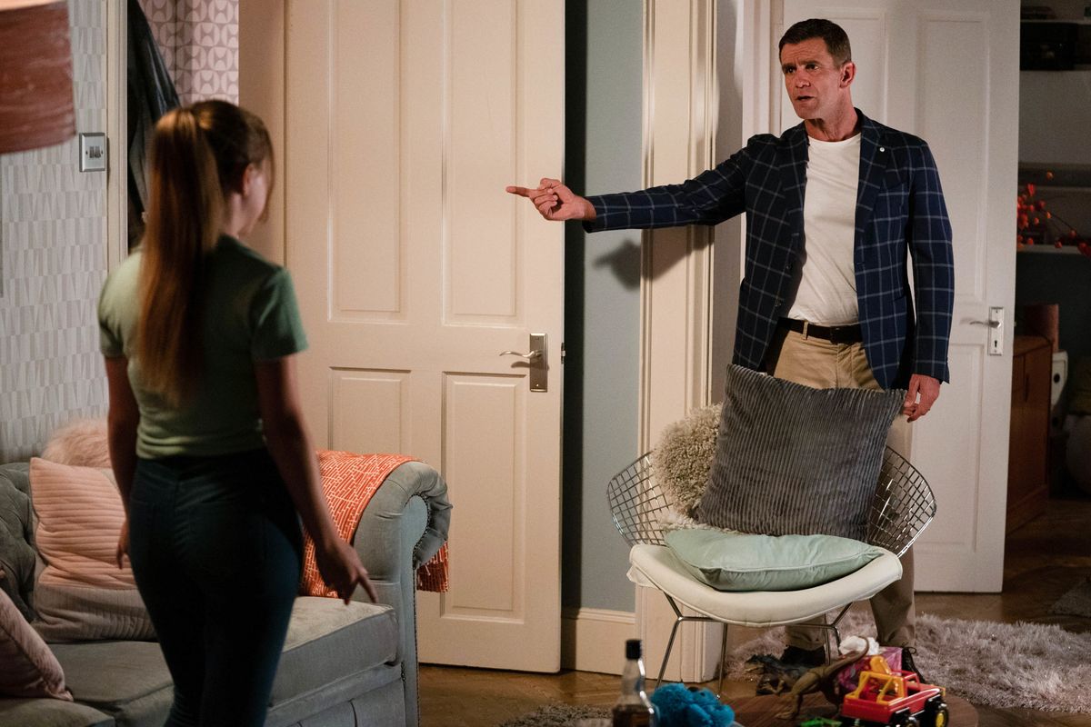 Jack Branning punishes Amy Mitchell