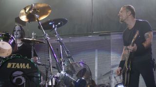 James Hetfield and Joey Jordison onstage in 2004