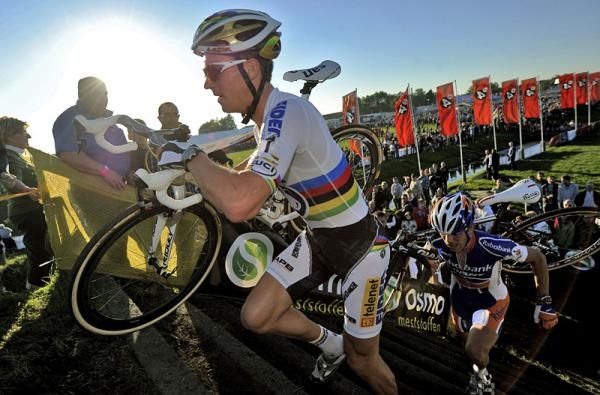 World champion Zdenek Stybar (Telenet - Fidea) leads Bart Aernouts (Rabo - Giant Offroad Team).