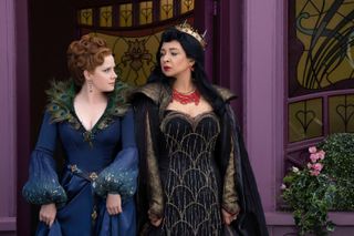 Amy Adams and Maya Rudolph in Disenchanted