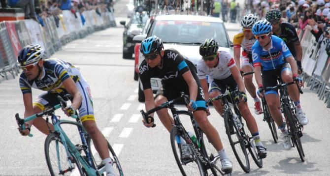 Valls, Danny Pate (Sky), Christian Meier (Orica GreenEdge0 and Raymond Kreder (Garmin Sharp) make the turn