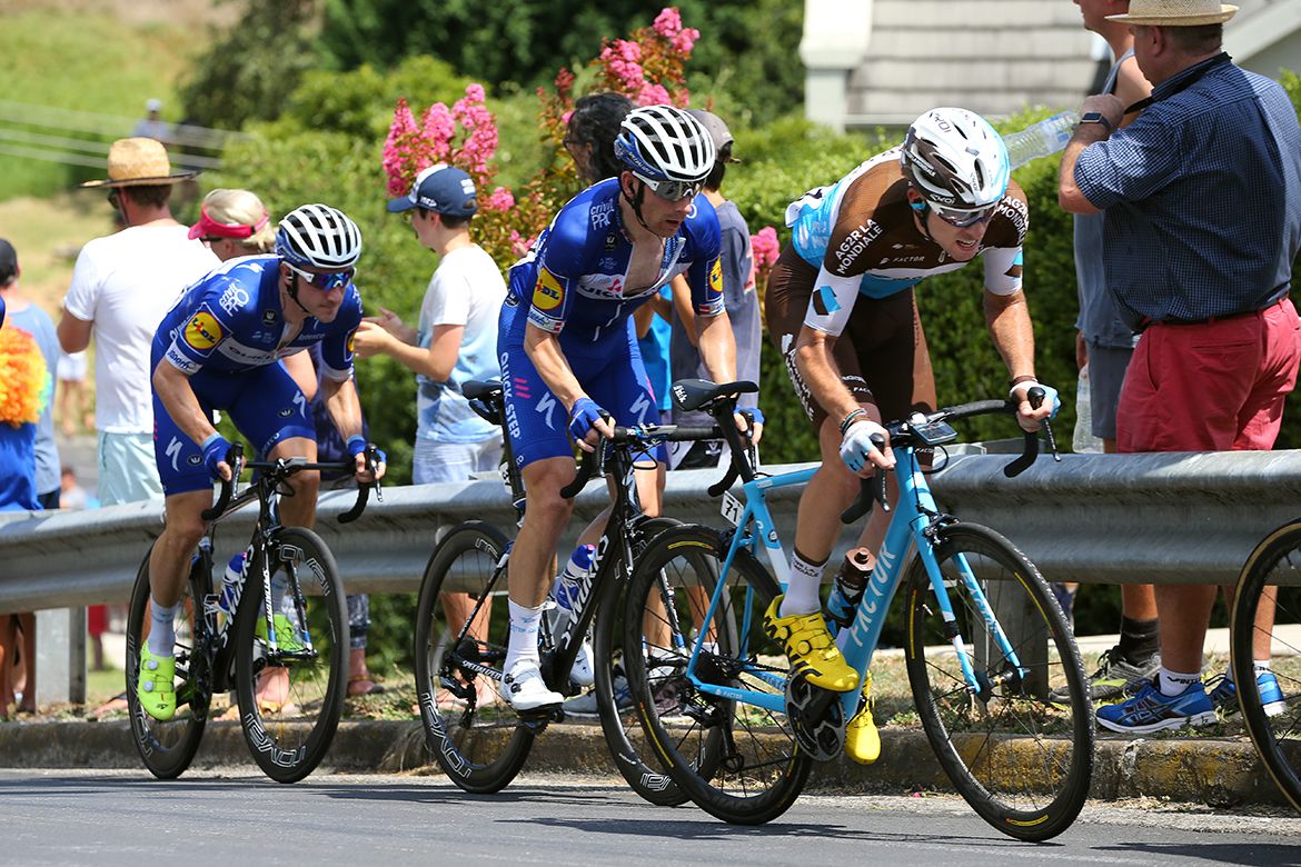 Viviani follows his teammate