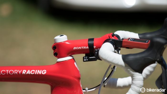 Team-issue Bontrager XXX stems perfectly match the frame