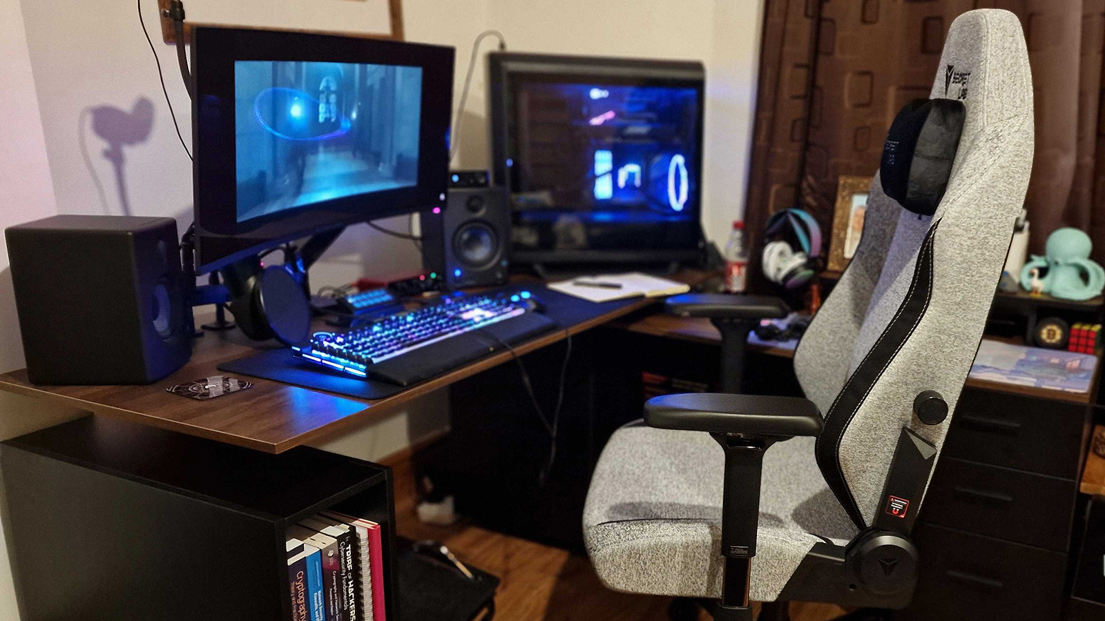 The Fezibo Executive B desk in Andreas Theodorou's living room.