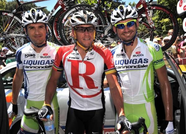 Lance Armstrong (RadioShack) with Alan Marangoni and Simone Ponzi (Liquigas-Cannondale).