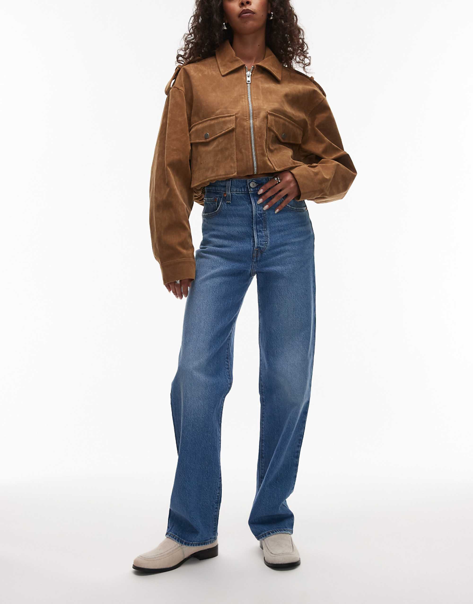 Levis Ribcage Straight Ankle Jeans in Mid Blue