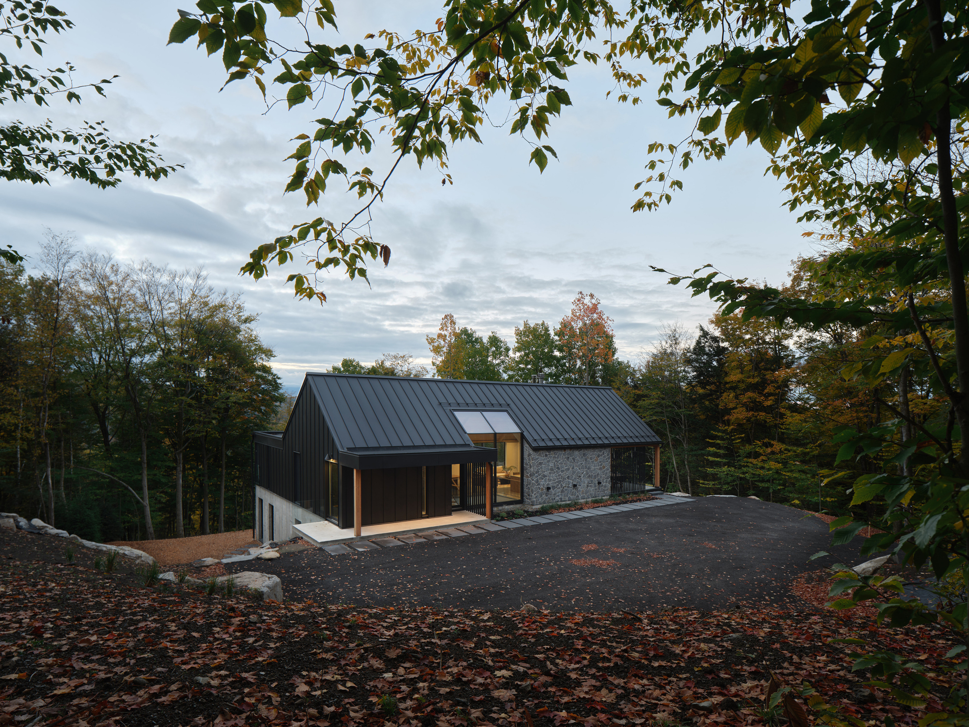 Mountainside Residence in Bromont, Canada by Muuk Architecture, a new Québec house