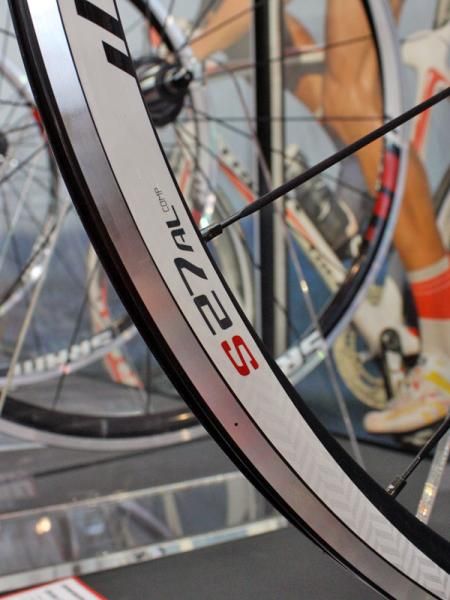 The S27 Comp rim uses a conventional V-shape and measures 27mm deep.