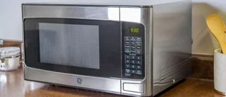 The GE JES1145SHSS microwave