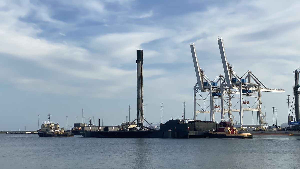 SpaceX's drone ship "A Shortfall of Gravitas" returns to port on Aug. 31, 2021, after its first successful Falcon 9 rocket landing.