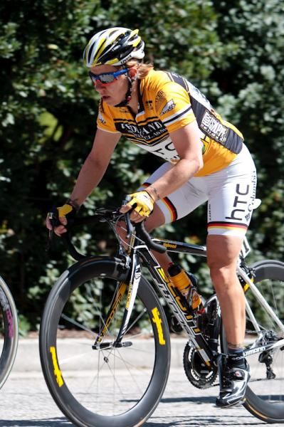 Ina Yoko Teutenberg (HTC-Columbia) bides her time in the bunch.