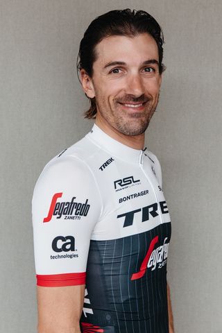 Fabian Cancellara shows off the team's new sponsor