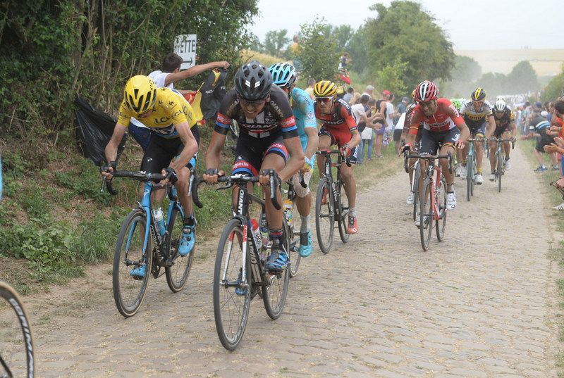 Chris Froome alongside Warren Barguil (Giant-Alpecin)