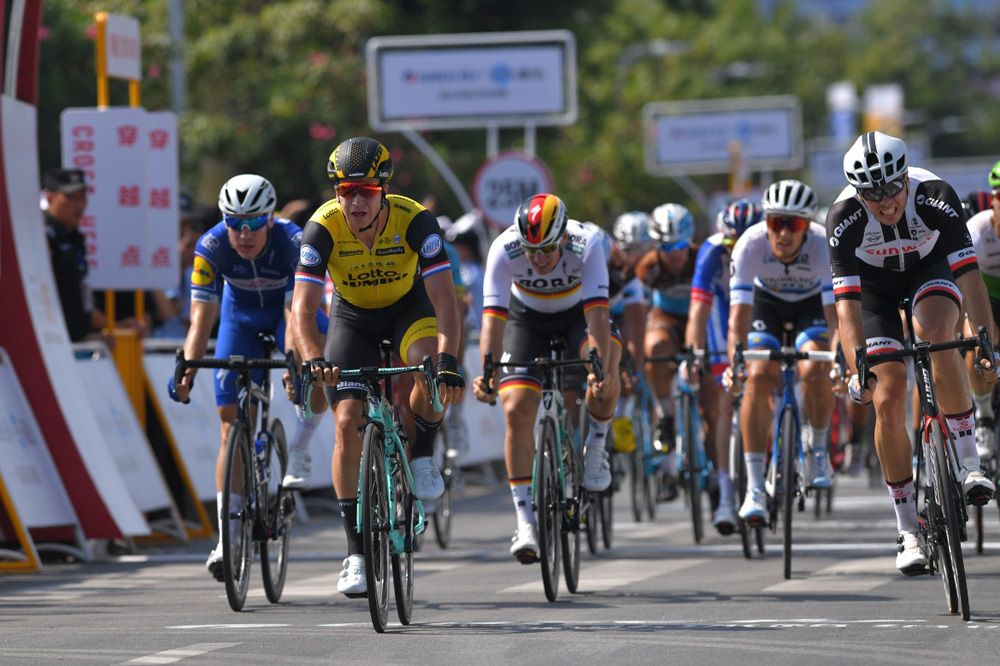 It's time for Dylan Groenewegen (LottoNL-Jumbo) to raise his arms in celebration
