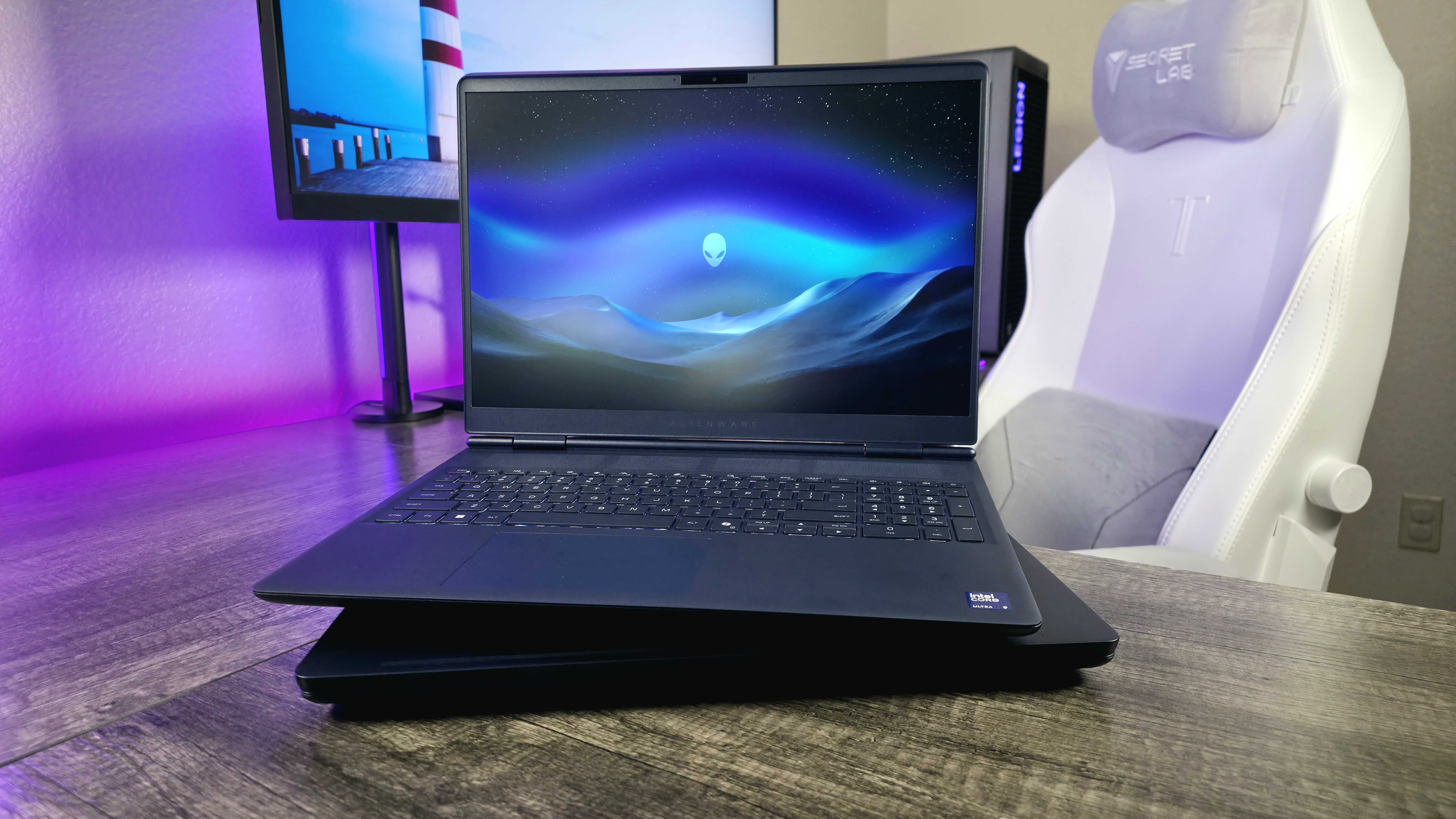Image of the Alienware 16X Aurora (AC16251) gaming laptop.