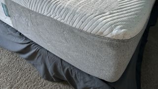 Casper Snow mattress review image shows the corner of the mattress is wrinkled