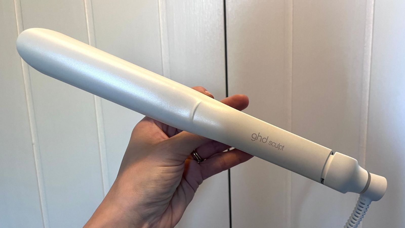 Jess holding ghd sculpt
