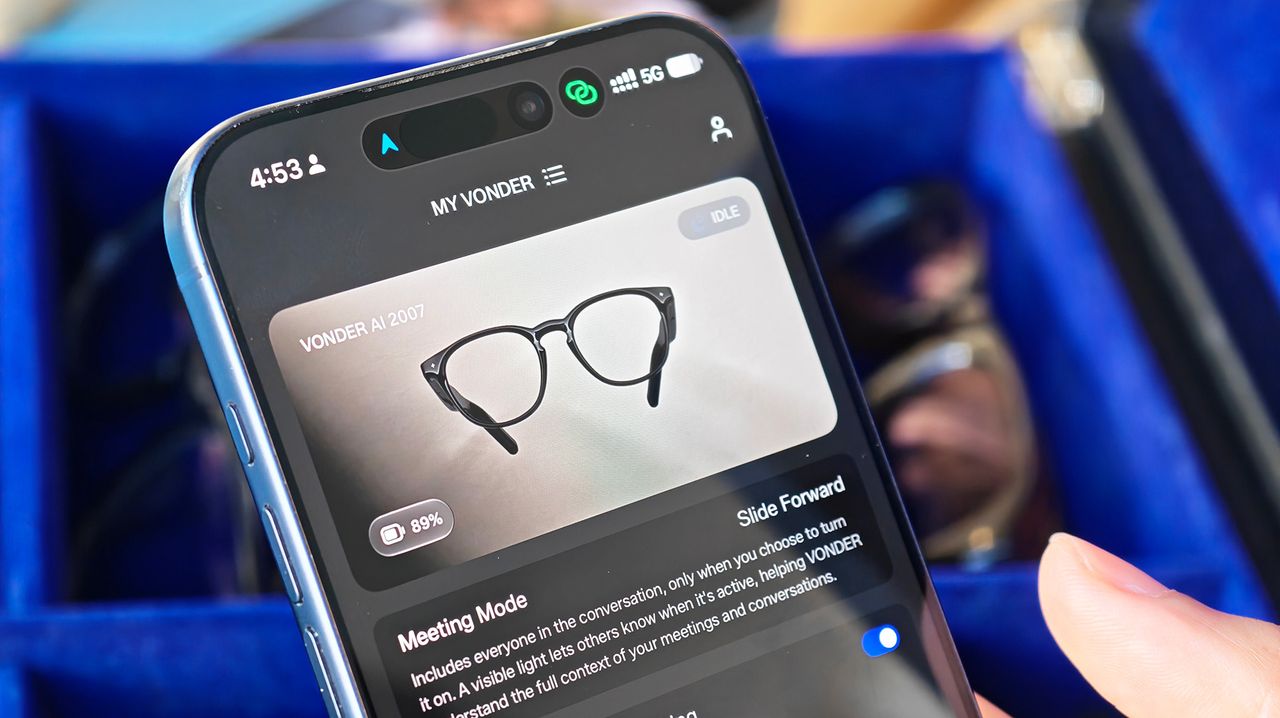 Vonder Intelligent Eyewear's app showing that the glasses are currently idle and not listening