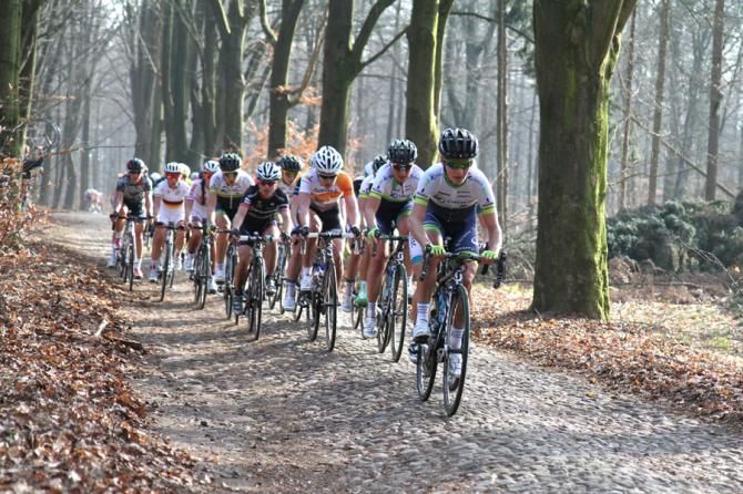 The leading group on the cobblestones