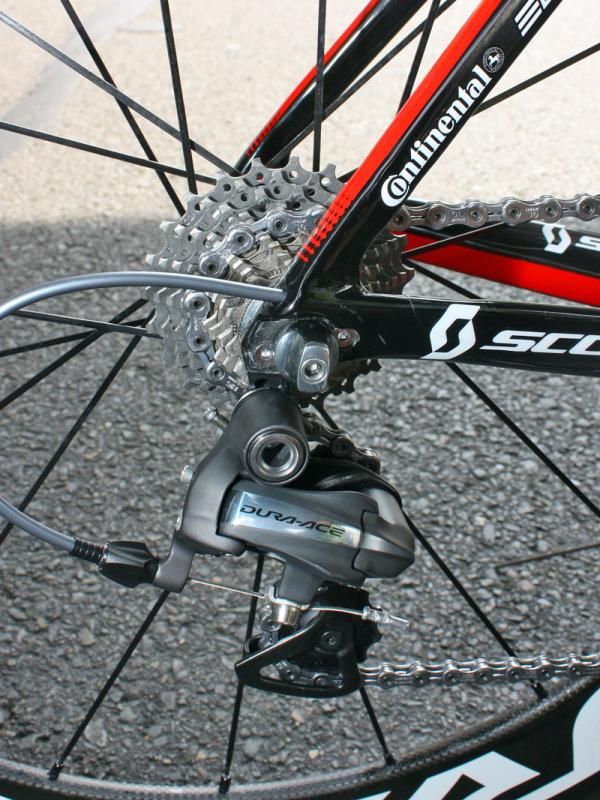 A replaceable hanger is secured to the carbon dropout.