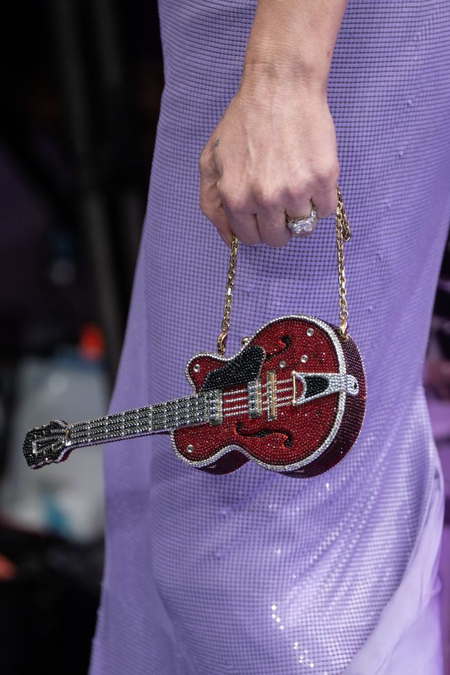 Lindsay Lohan Totally Method Dressed For The Latest Freakier Friday Premiere, And I Can’t Decide If I’m More Obsessed With Her Lavender Dress Or Guitar Purse