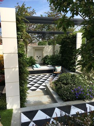 The New West End Garden at the 2018 RHS Chelsea Flower Show at the Royal Hospital Chelsea, London. (Pic: Toby Keel/Country Life)