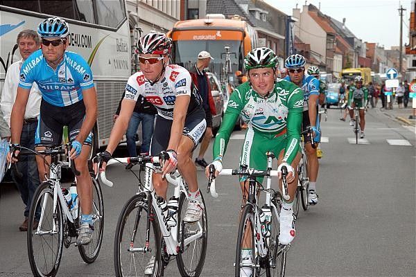 Simon Gerrans (Credit Agricole) heads to the start of stage six.