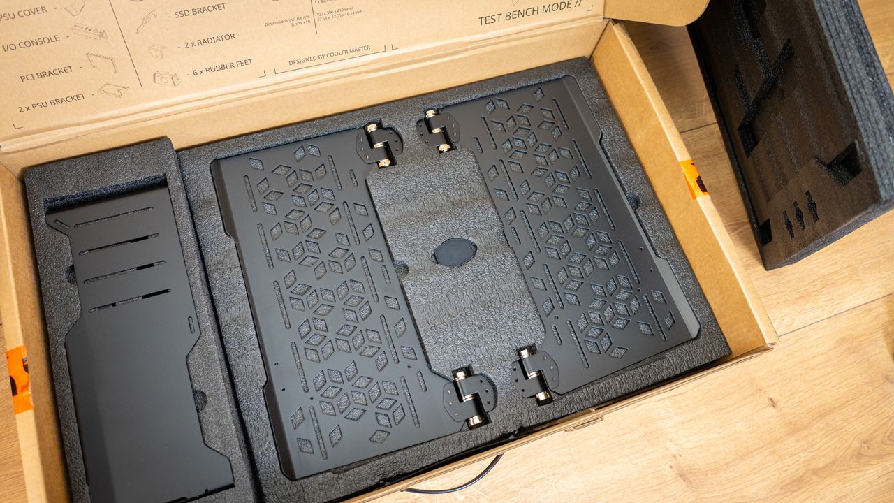 Cooler Master MasterFrame 700