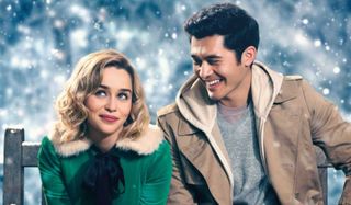 Last Christmas Emilia Clarke and Henry Golding on a bench in the snow