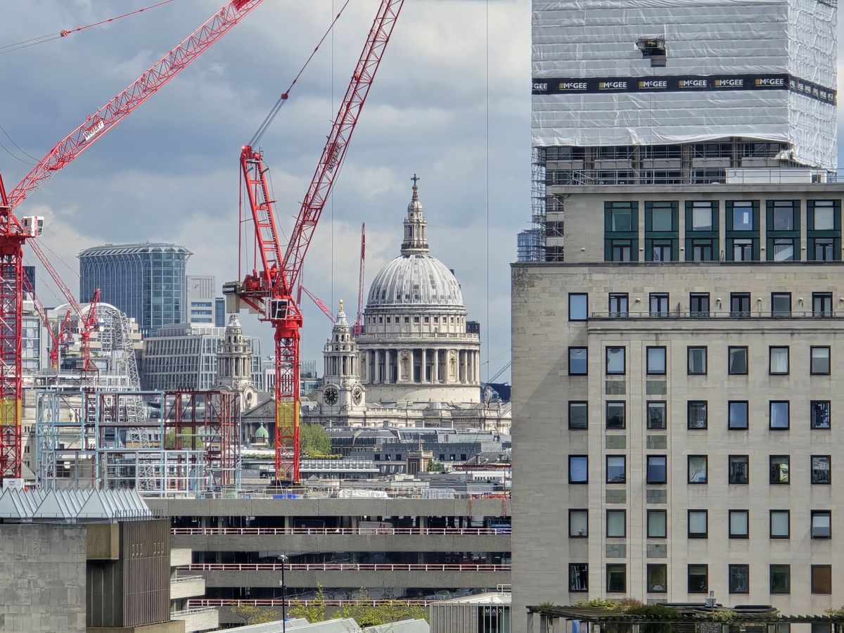 iPhone 15 Pro Max vs. Galaxy S24 Ultra vs. Pixel 8 Pro London Eye photos